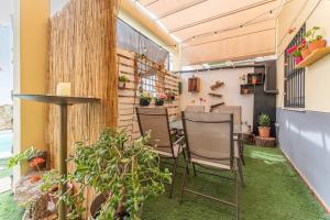 a balcony with chairs and plants in a building at Hogar de ZOE in Trujillanos