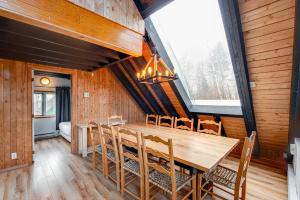 a dining room with a wooden table and chairs at Mountain View 148 - 4 chambres - 13 personnes in Beaupré