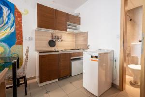 Apartmaji Loreta的厨房或小厨房