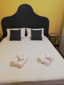 Postel nebo postele na pokoji v ubytování Candelieri Suites