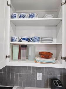 ジャージー・シティーにあるBeautiful Green Door Brownstoneのギャラリーの写真