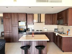Cuina o zona de cuina de Holiday Apartment in Marsaskala