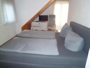 מיטה או מיטות בחדר ב-Ferienquartier Waldblick