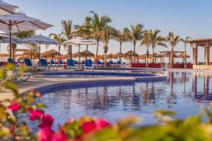 Bazén v ubytování Grand Decameron Los Cabos, A Trademark All-Inclusive Resort nebo v jeho okolí