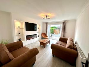 Μια τηλεόραση ή/και κέντρο ψυχαγωγίας στο Cosy 4 Bed in Chapel St Leonards