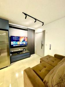 Una televisión o centro de entretenimiento en Flat Alto, Completo e com Linda Vista no Vertigo 13 fotos más