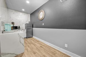 Charming Downtown Studio - Ideal Location for Exploring Houston的厨房或小厨房