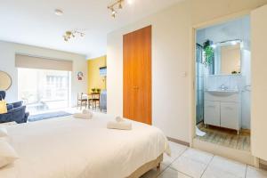 Krevet ili kreveti u jedinici u okviru objekta Charming studio with reading nook & city view