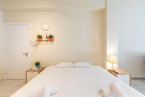 Krevet ili kreveti u jedinici u okviru objekta Charming studio with reading nook & city view