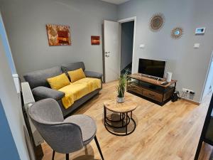 TV a/nebo společenská místnost v ubytování Résidence La Retirée