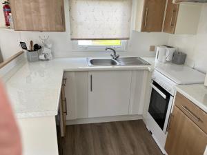 Kuchyň nebo kuchyňský kout v ubytování Family Holidays Blackpool
