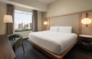 A bed or beds in a room at Fairfield by Marriott Lima Miraflores