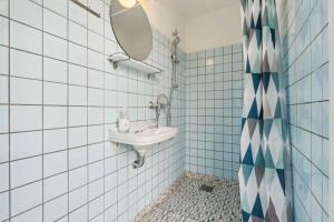 Koupelna v ubytování Cosy Cottage In Beautiful Allinge