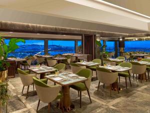 Restaurace v ubytování Mövenpick Hotel Istanbul Bosphorus