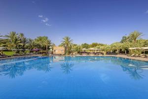 Bazén v ubytování Barceló Palmeraie Oasis Resort nebo v jeho okolí
