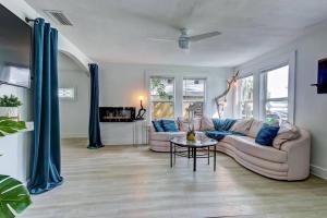 Dapur atau dapur kecil di Charming St Augustine Oasis with Game Room for Family fun