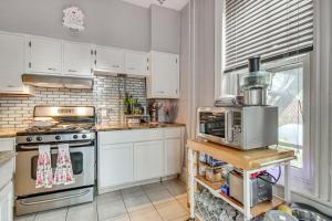 Kuchyň nebo kuchyňský kout v ubytování Pet-Friendly Allentown Apt Near Hamilton District! + 17 fotografií