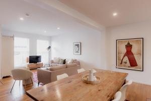 Χώρος καθιστικού στο Spacious Modern Terrace in the Heart of Hobart CBD