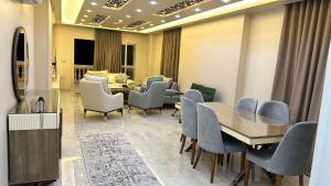 Posezení v ubytování Fully modern furnitured , airconditioned flat in al obour area cairo near cairo airport for families only