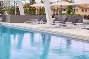Kolam renang di atau dekat dengan beach Residences 2-BR river view