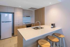 Dapur atau dapur kecil di beach Residences 2-BR river view