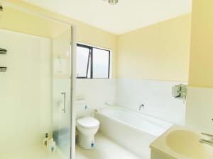 Koupelna v ubytování Sunny Room in West Auckland - Shared bathroom + 17 fotografií