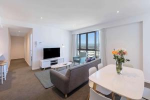 Televisyen dan/atau pusat hiburan di beach Residences 2-BR river view