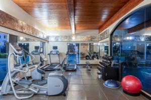 Fitness centrum a/nebo fitness zařízení v ubytování Holiday Inn Express Vancouver North by IHG