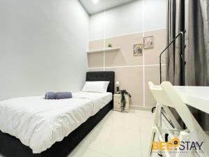 Voodi või voodid majutusasutuse New Listing Klang with Netflix Wifi Swimming Pool View toas