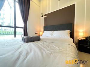 Postel nebo postele na pokoji v ubytování New Listing Klang with Netflix Wifi Swimming Pool View + 37 fotografií