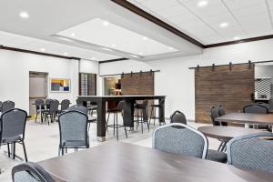 a dining room with tables and chairs and a table at Holiday Inn Express Nashville-Hendersonville by IHG in Hendersonville