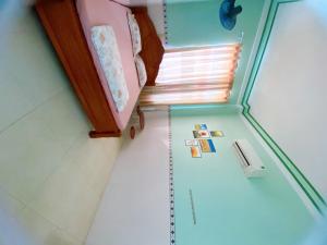 an overhead view of a room with a bed at Nhà Nghỉ Mỹ Châu Lý Sơn in Ly Son