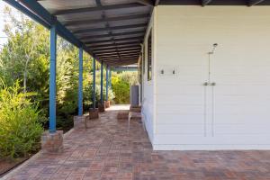 En hage utenfor Roo With A View By Swan Bnb Management