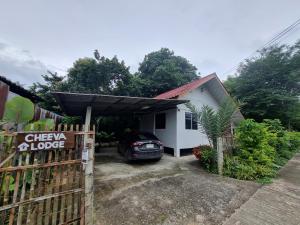 a car parked in front of a garage at Cheeva Lodge ชีวาลอดจ์ in Kampong Huaibū