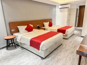 Postel nebo postele na pokoji v ubytování Hotel Omni Residency Baridhara