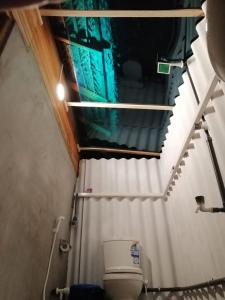 Koupelna v ubytování Amwaj Blue Cabana Arugambay