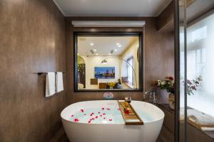 Koupelna v ubytování Guangzhou He She Art Apartment