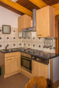 A kitchen or kitchenette at Haus Saroja