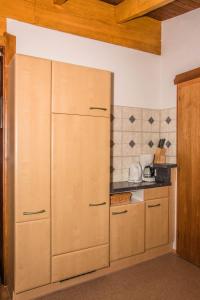 A kitchen or kitchenette at Haus Saroja