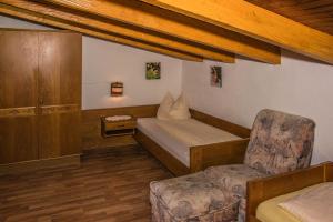 A seating area at Haus Saroja