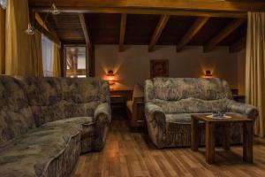 A seating area at Haus Saroja