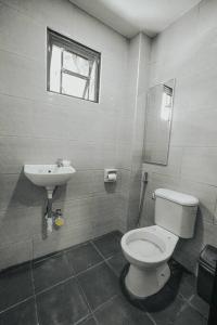 Bilik mandi di The Black Villa