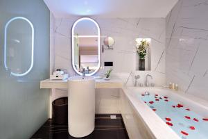Letto o letti in una camera di 桂林桂花树下酒店 Guilin Osmanthus Tree Resort