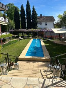 Bazén v ubytování Hotel Hofmann Zur Mühle nebo v jeho okolí