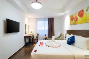 Postel nebo postele na pokoji v ubytování Sandals Lily Hotel