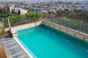 Bazén v ubytování Hyatt Place Jaipur Malviya Nagar nebo v jeho okolí