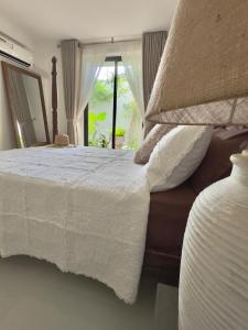 Postel nebo postele na pokoji v ubytování Villa Vikasa Colombo + 37 fotografií