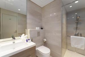 두바이에 위치한 Maison Privee - Tranquil Apt with Mesmerizing Views cls to Marina에서 갤러리에 업로드한 사진