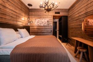 Wilderness Hotel Muotka & Igloos tesisinde bir odada yatak veya yataklar