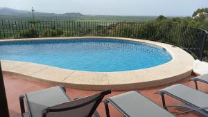 Bazén v ubytování Maison avec logement indépendant piscine privée et vue mer nebo v jeho okolí